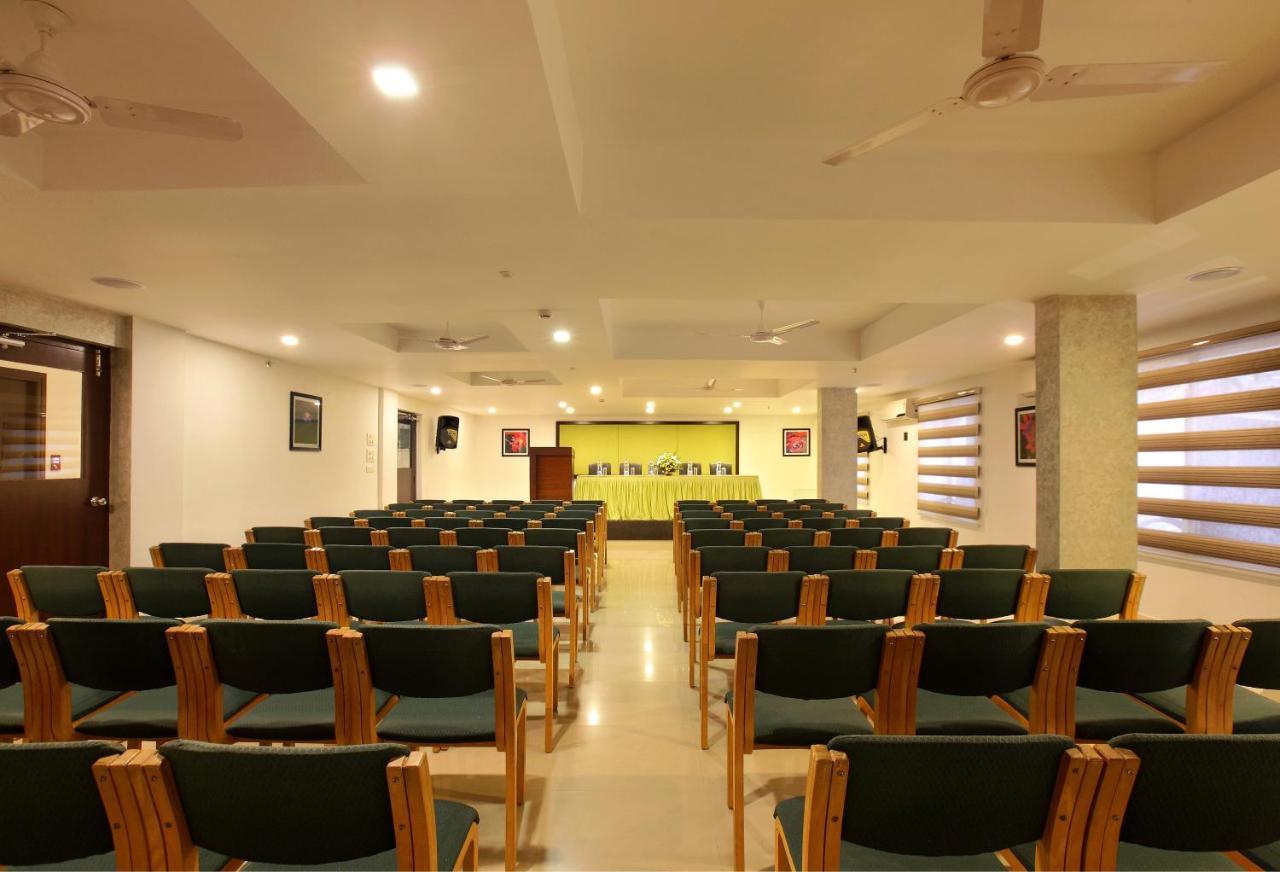 Park Residency Otel Kuttyadi Dış mekan fotoğraf