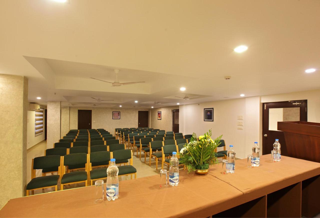 Park Residency Otel Kuttyadi Dış mekan fotoğraf