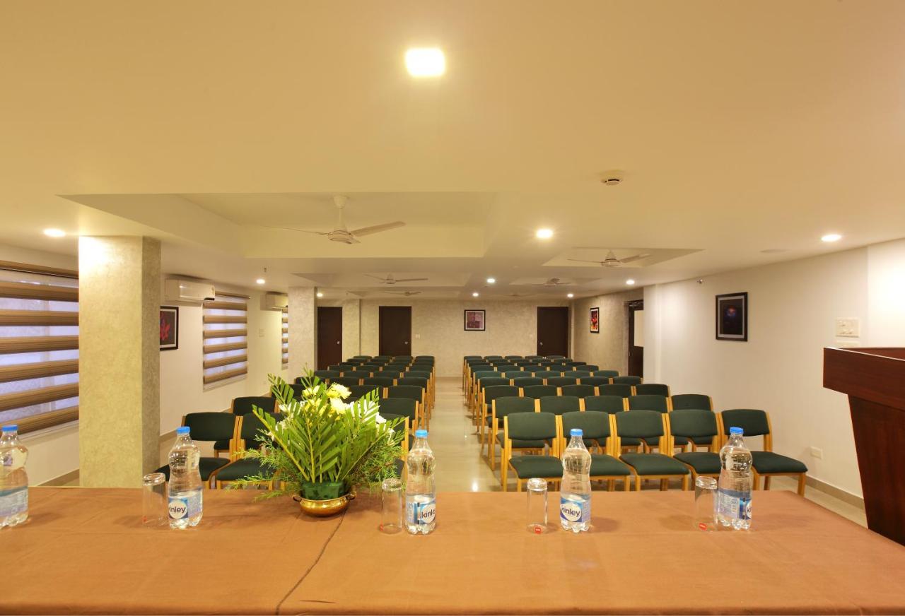 Park Residency Otel Kuttyadi Dış mekan fotoğraf